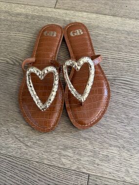 Gold Heart-Embellished Women's Sandals
